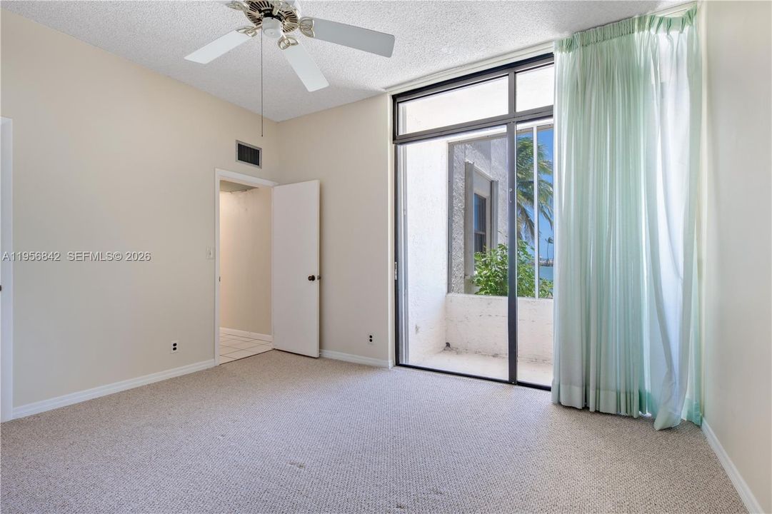 For Sale: $675,000 (2 beds, 2 baths, 1214 Square Feet)