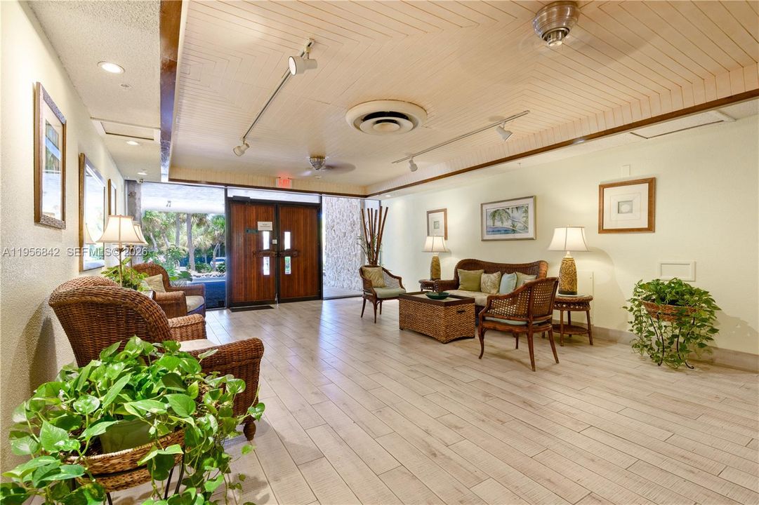 For Sale: $675,000 (2 beds, 2 baths, 1214 Square Feet)