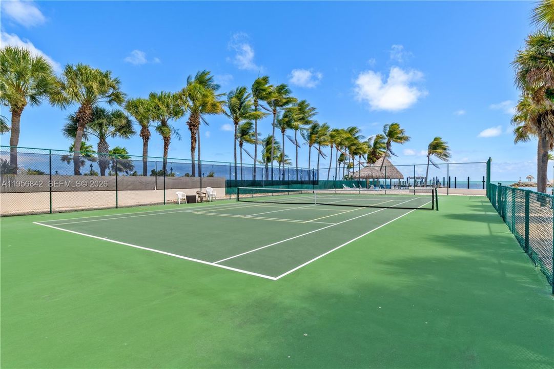 For Sale: $675,000 (2 beds, 2 baths, 1214 Square Feet)