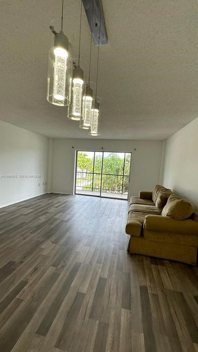 For Sale: $74,000 (1 beds, 1 baths, 783 Square Feet)