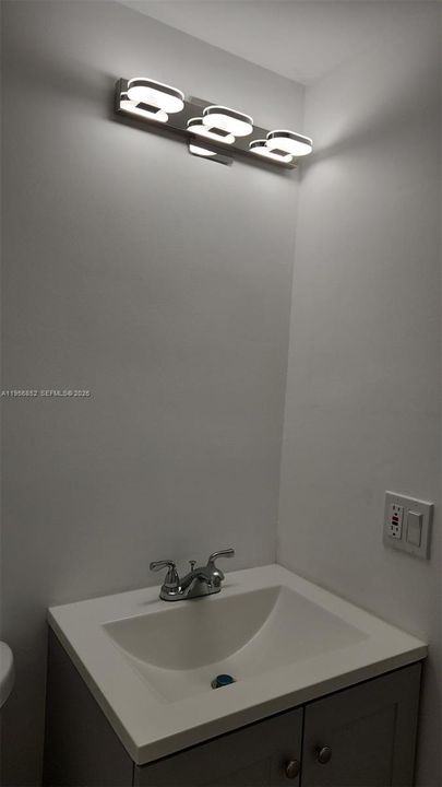 For Sale: $74,000 (1 beds, 1 baths, 783 Square Feet)