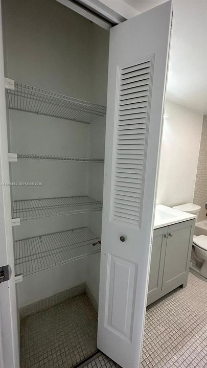 For Sale: $74,000 (1 beds, 1 baths, 783 Square Feet)