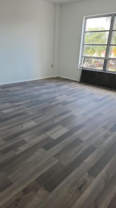 For Sale: $74,000 (1 beds, 1 baths, 783 Square Feet)