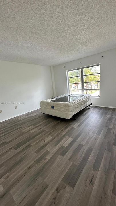 For Sale: $74,000 (1 beds, 1 baths, 783 Square Feet)