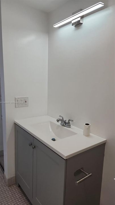 For Sale: $74,000 (1 beds, 1 baths, 783 Square Feet)