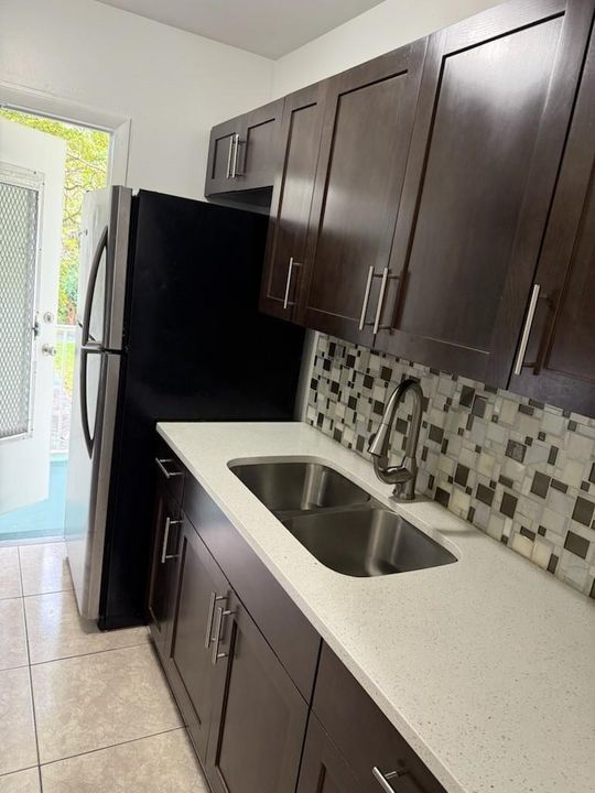 KITCHEN RIGHT
