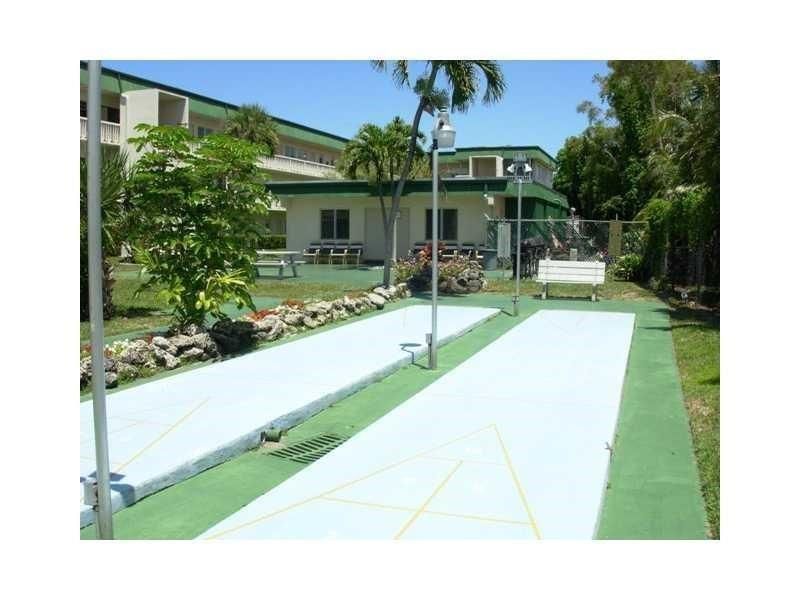 CLUB HOUSE