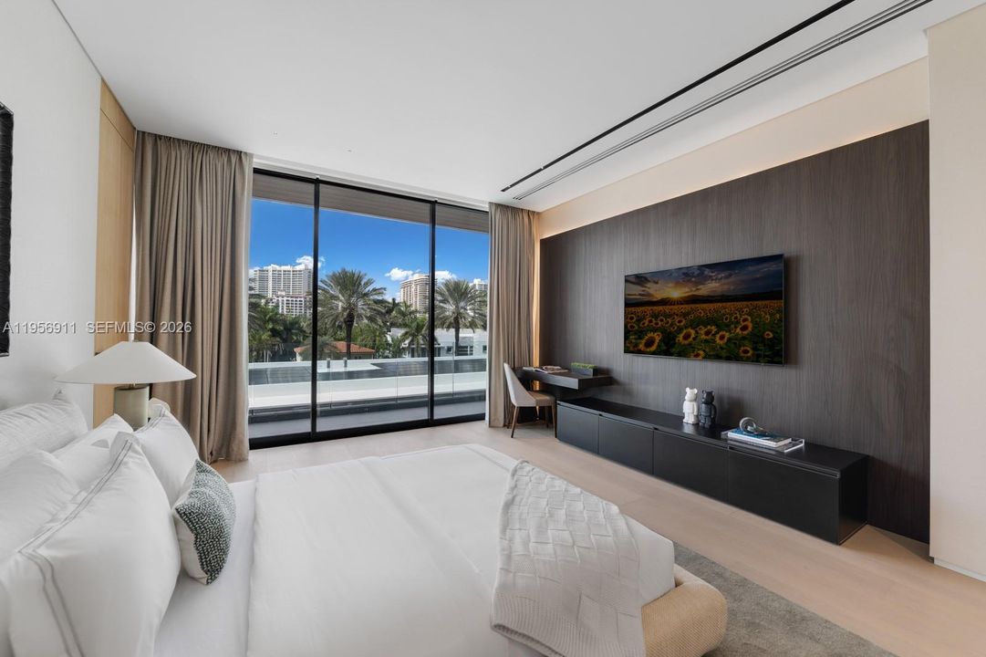 For Sale: $79,500,000 (7 beds, 12 baths, 17507 Square Feet)