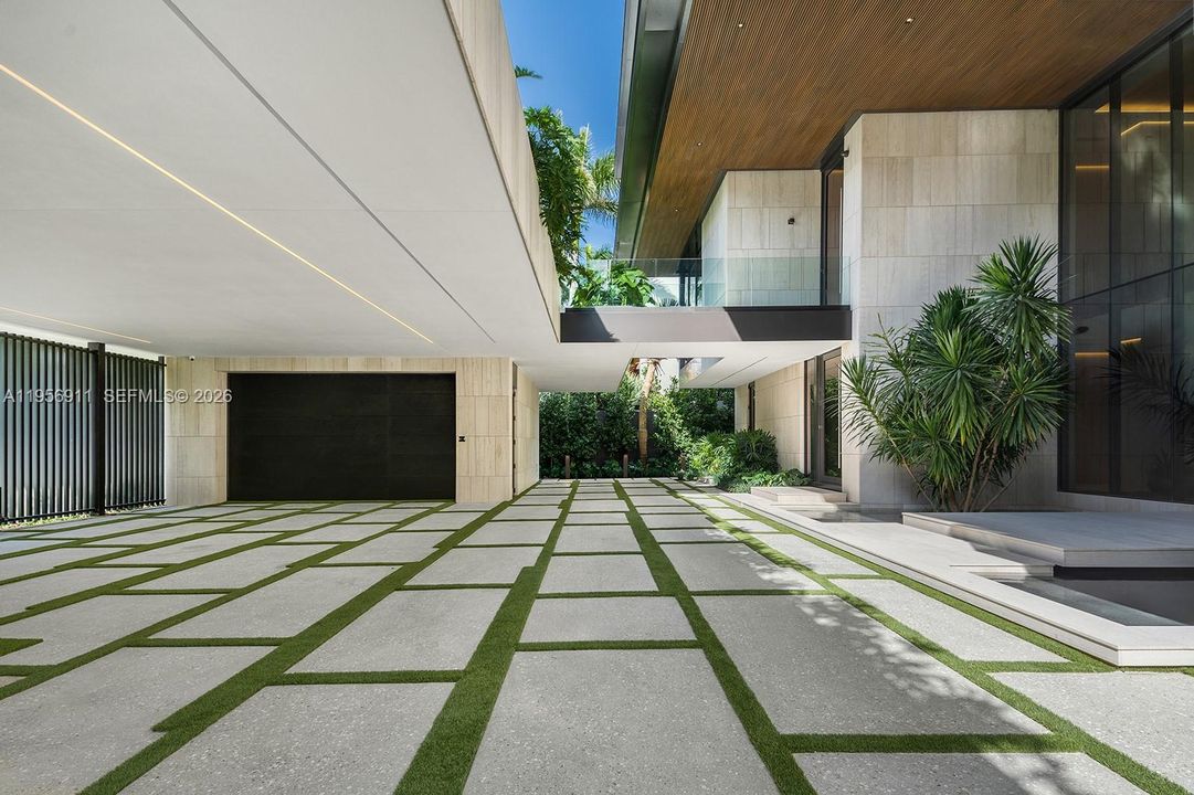 For Sale: $79,500,000 (7 beds, 12 baths, 17507 Square Feet)