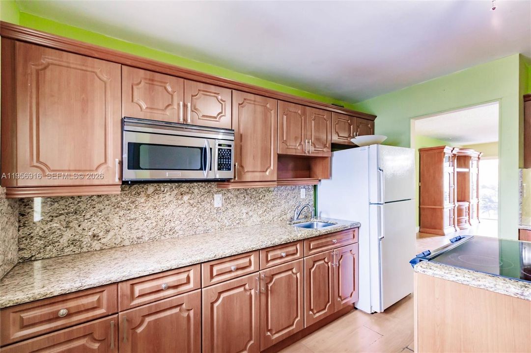 Недавно продано: $189,000 (1 спален, 1 ванн, 820 Квадратных фут)