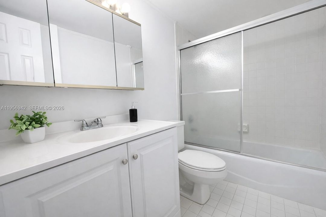 Active With Contract: $159,900 (3 beds, 2 baths, 1760 Square Feet)
