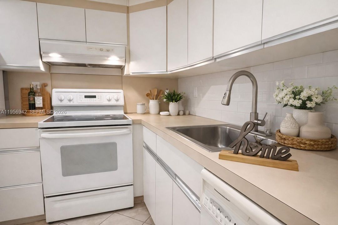 Active With Contract: $159,900 (3 beds, 2 baths, 1760 Square Feet)