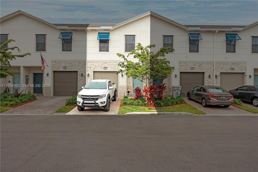 For Sale: $479,000 (3 beds, 2 baths, 1597 Square Feet)