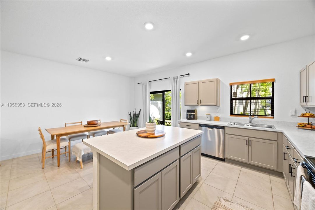 For Sale: $479,000 (3 beds, 2 baths, 1597 Square Feet)