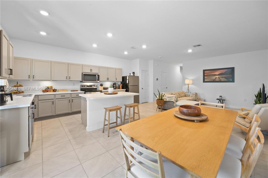 For Sale: $479,000 (3 beds, 2 baths, 1597 Square Feet)