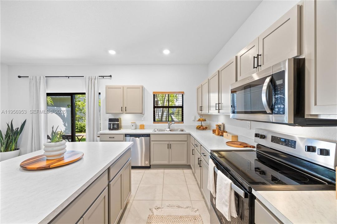 For Sale: $479,000 (3 beds, 2 baths, 1597 Square Feet)