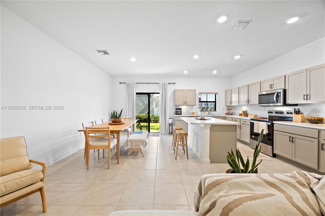 For Sale: $479,000 (3 beds, 2 baths, 1597 Square Feet)