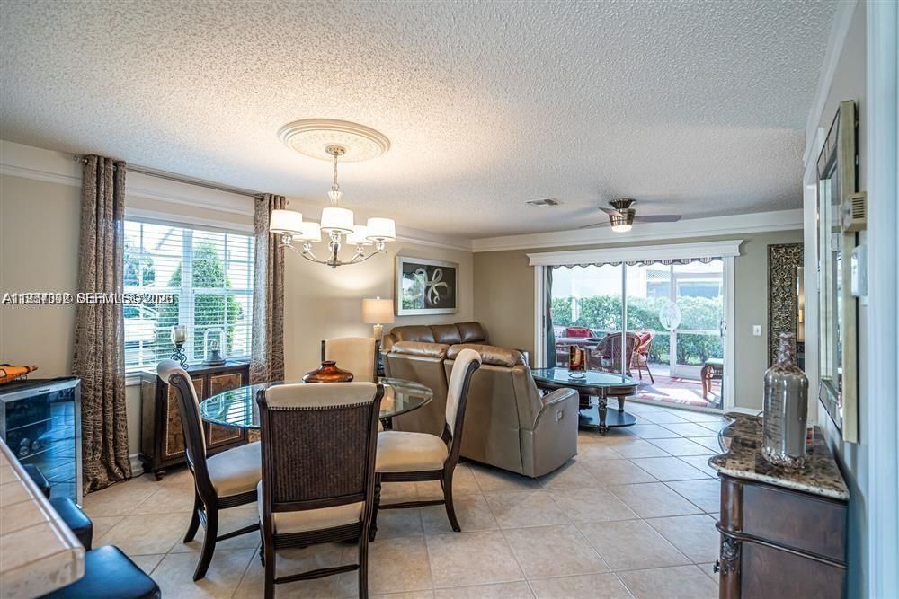 For Rent: $2,400 (3 beds, 2 baths, 1259 Square Feet)