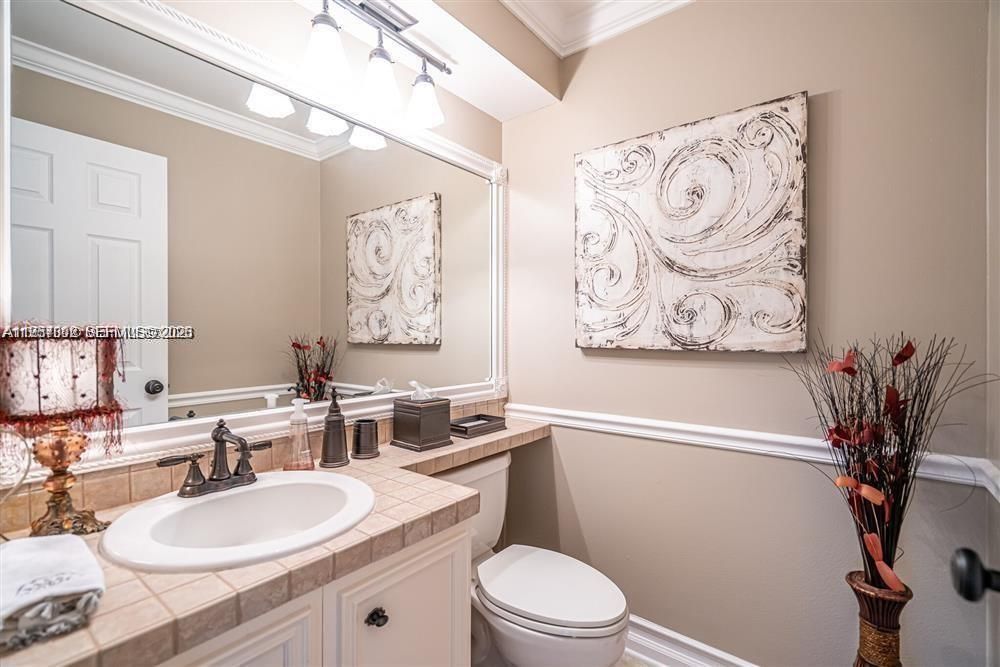 For Rent: $2,400 (3 beds, 2 baths, 1259 Square Feet)