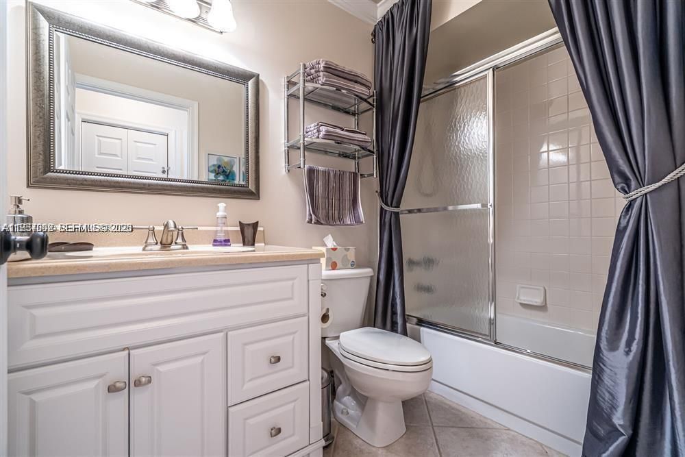 For Rent: $2,400 (3 beds, 2 baths, 1259 Square Feet)