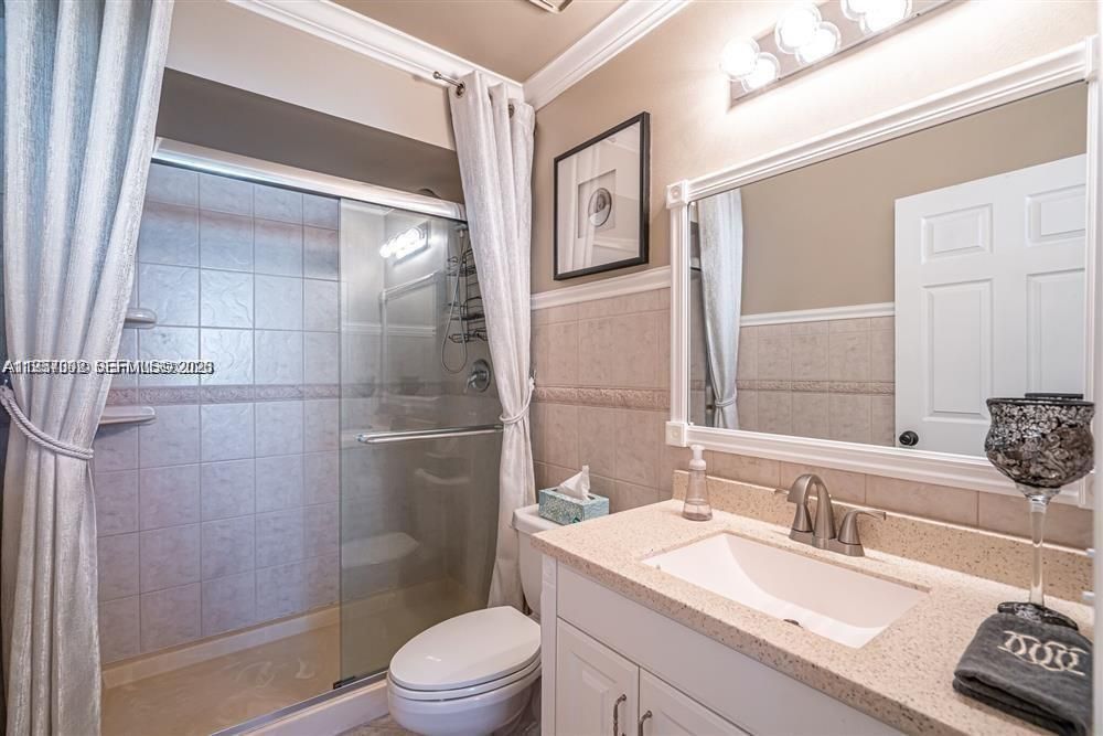 For Rent: $2,400 (3 beds, 2 baths, 1259 Square Feet)