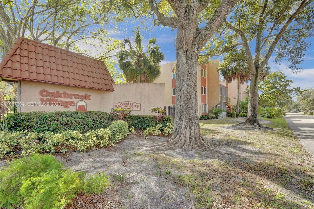 For Sale: $82,000 (1 beds, 1 baths, 870 Square Feet)