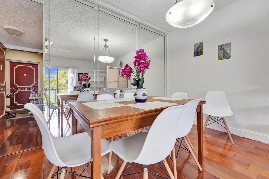 For Sale: $82,000 (1 beds, 1 baths, 870 Square Feet)