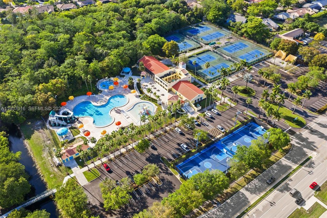 Под контрактом: $650,000 (4 спален, 2 ванн, 2008 Квадратных фут)