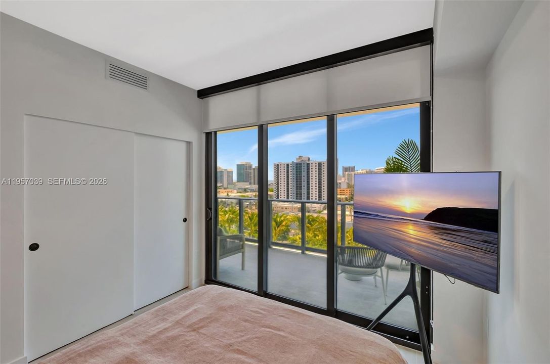 For Sale: $1,295,000 (2 beds, 2 baths, 802 Square Feet)