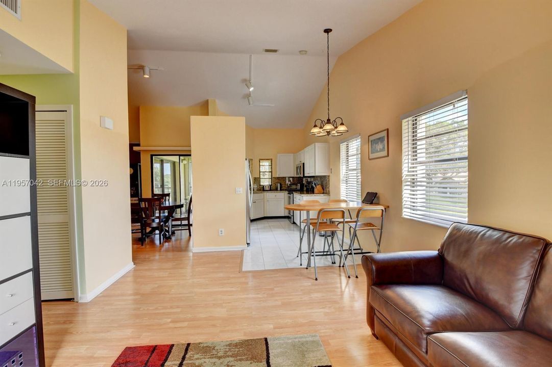 For Sale: $245,000 (2 beds, 2 baths, 1335 Square Feet)