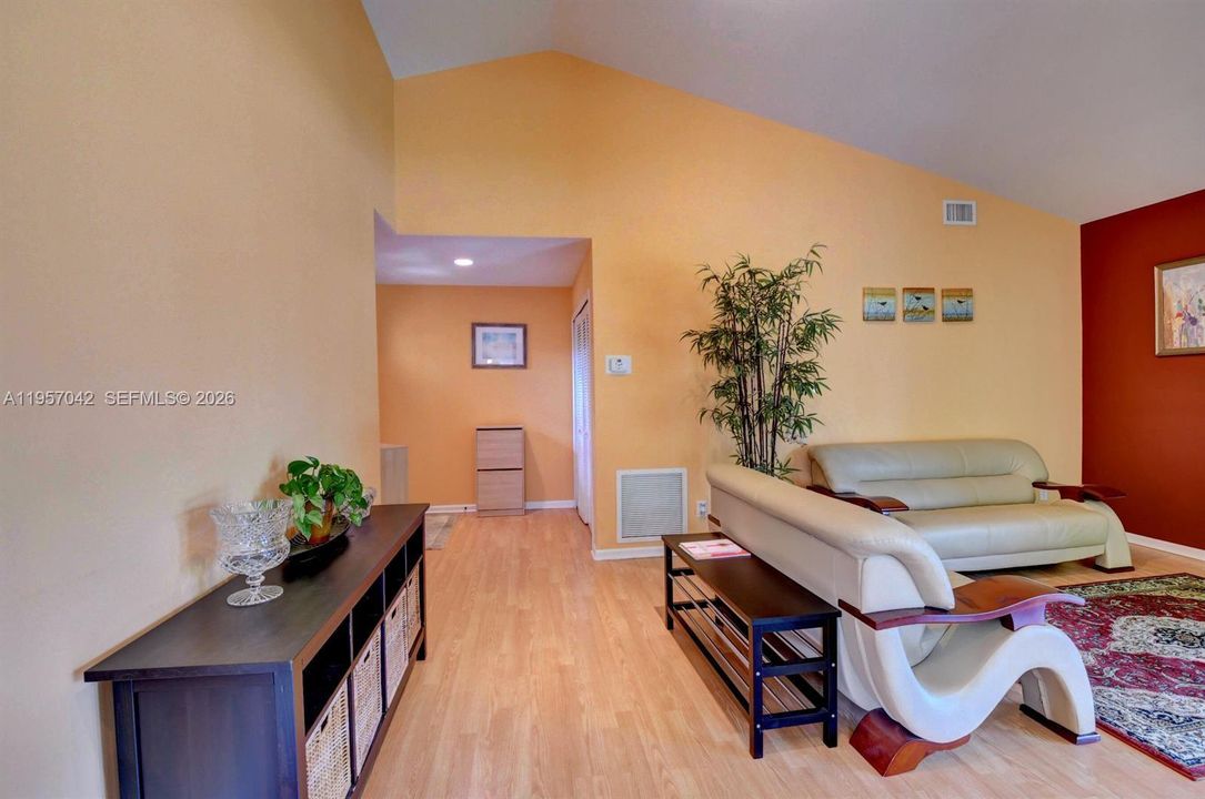 For Sale: $245,000 (2 beds, 2 baths, 1335 Square Feet)