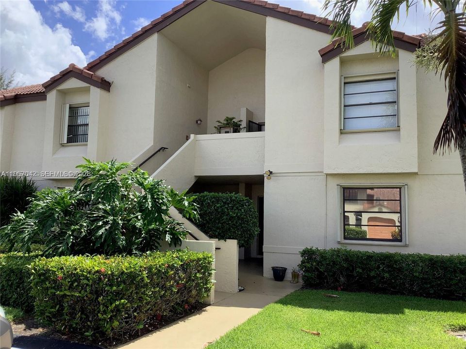 For Sale: $245,000 (2 beds, 2 baths, 1335 Square Feet)