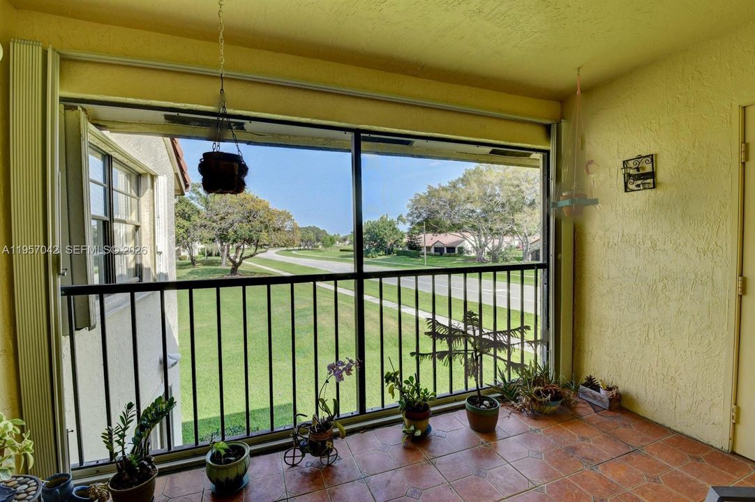For Sale: $245,000 (2 beds, 2 baths, 1335 Square Feet)