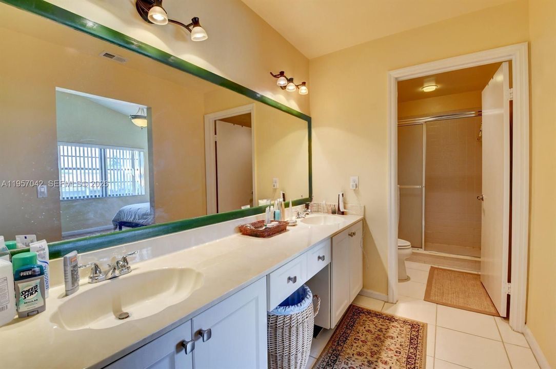 For Sale: $245,000 (2 beds, 2 baths, 1335 Square Feet)