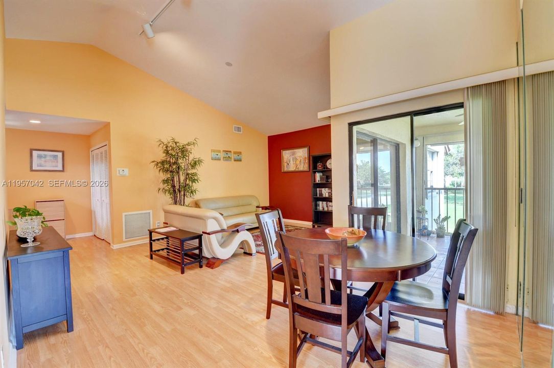 For Sale: $245,000 (2 beds, 2 baths, 1335 Square Feet)