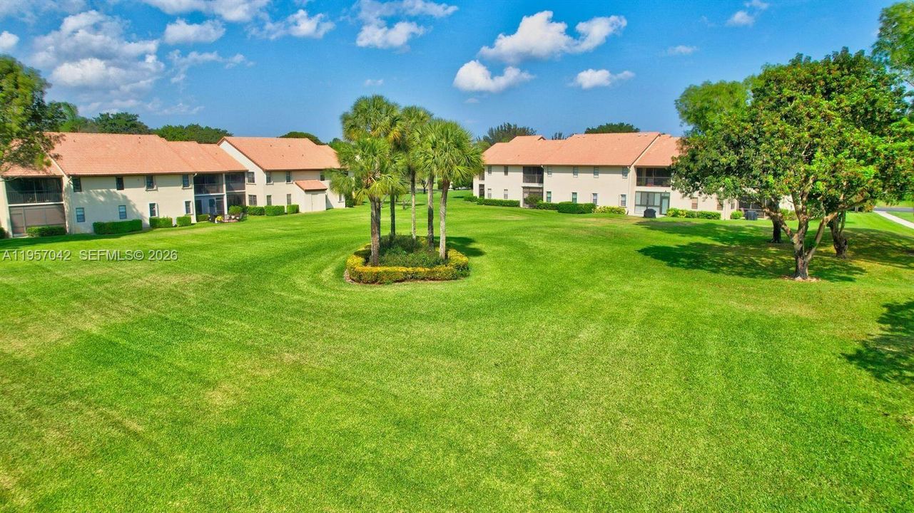 For Sale: $245,000 (2 beds, 2 baths, 1335 Square Feet)