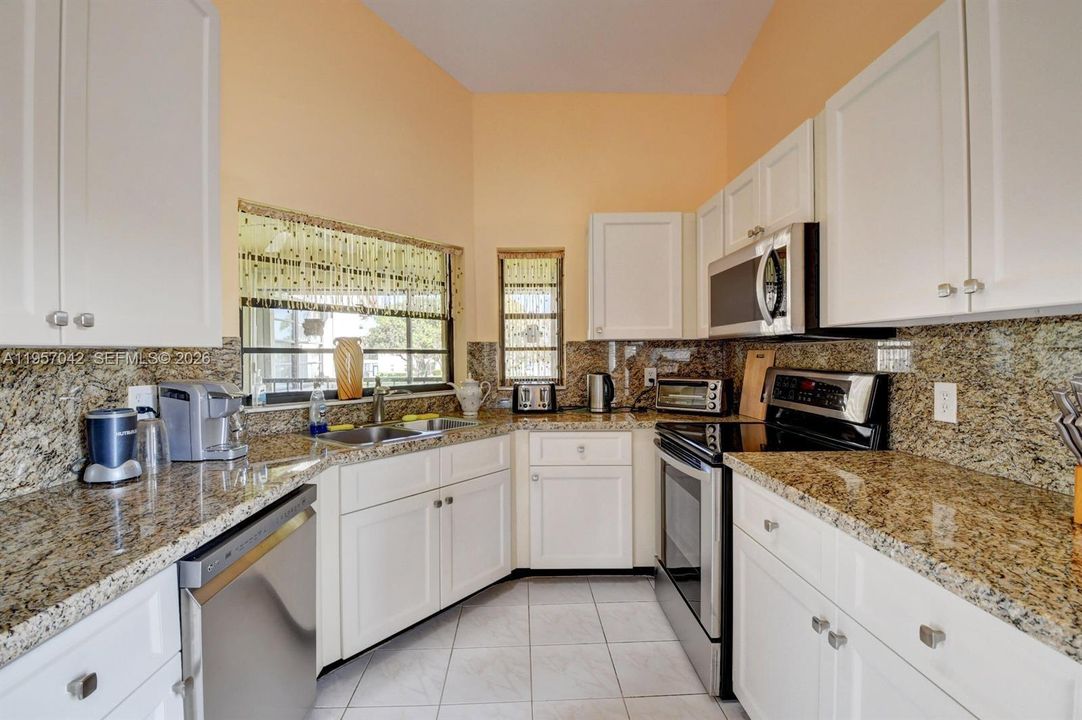 For Sale: $245,000 (2 beds, 2 baths, 1335 Square Feet)