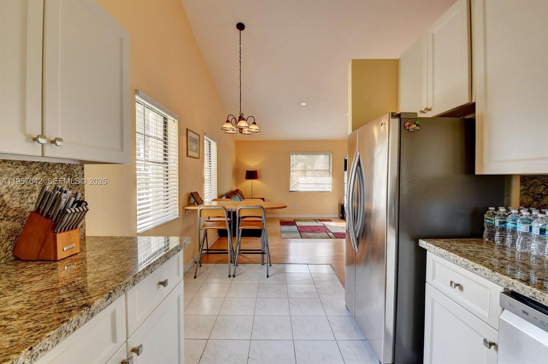 For Sale: $245,000 (2 beds, 2 baths, 1335 Square Feet)