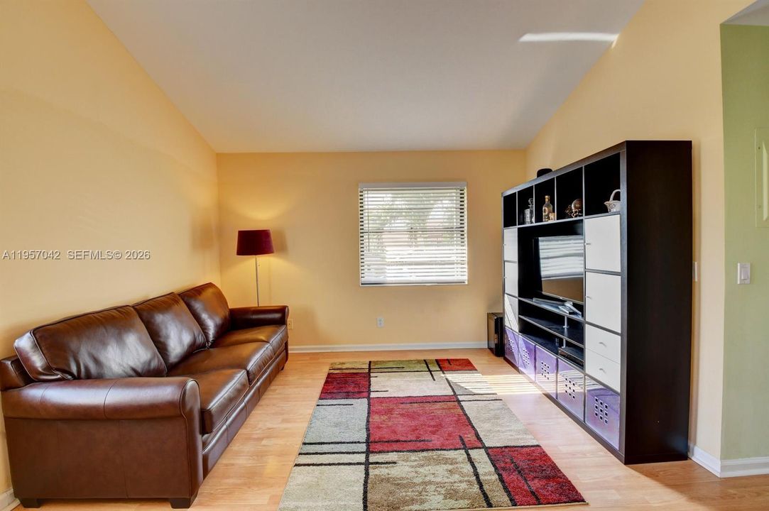 For Sale: $245,000 (2 beds, 2 baths, 1335 Square Feet)