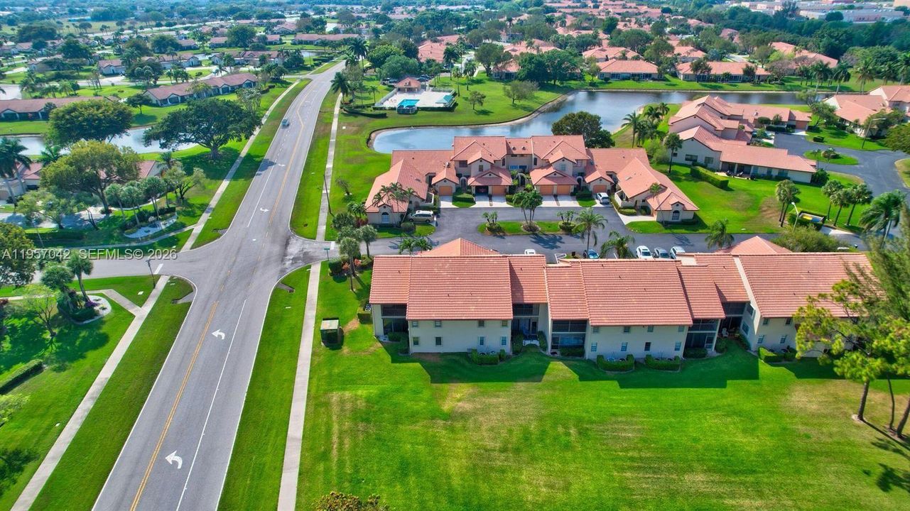 For Sale: $245,000 (2 beds, 2 baths, 1335 Square Feet)