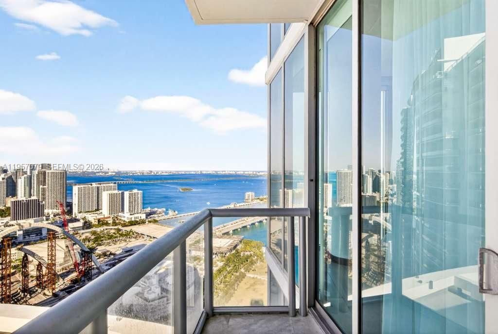 For Sale: $1,470,000 (2 beds, 2 baths, 1333 Square Feet)