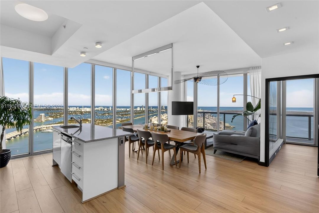 For Sale: $1,470,000 (2 beds, 2 baths, 1333 Square Feet)
