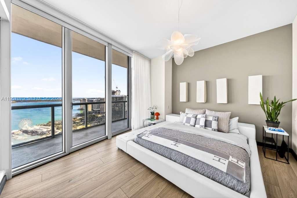 For Sale: $1,470,000 (2 beds, 2 baths, 1333 Square Feet)