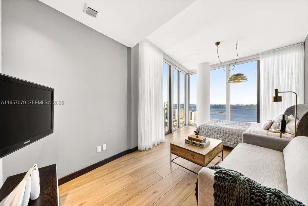 For Sale: $1,470,000 (2 beds, 2 baths, 1333 Square Feet)