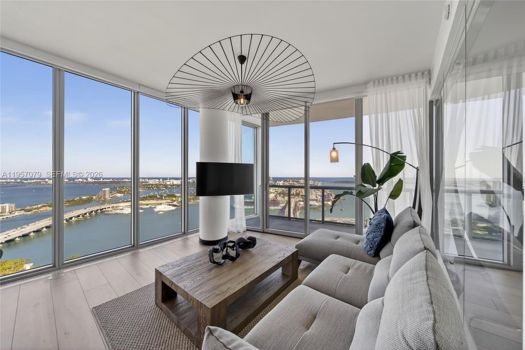 For Sale: $1,470,000 (2 beds, 2 baths, 1333 Square Feet)