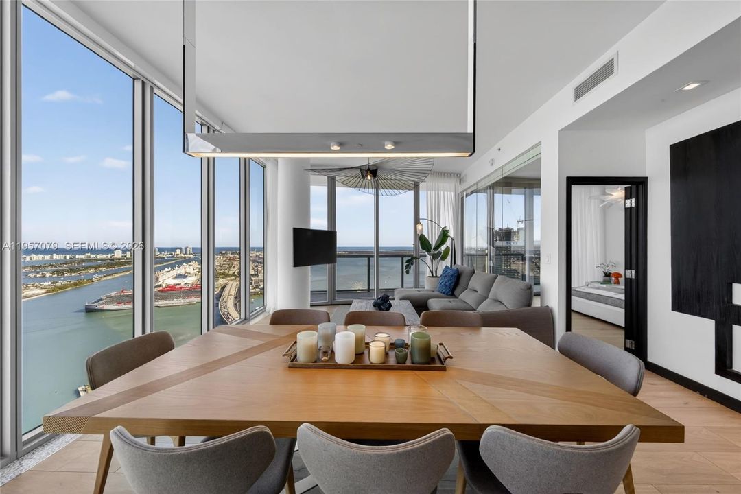 For Sale: $1,470,000 (2 beds, 2 baths, 1333 Square Feet)