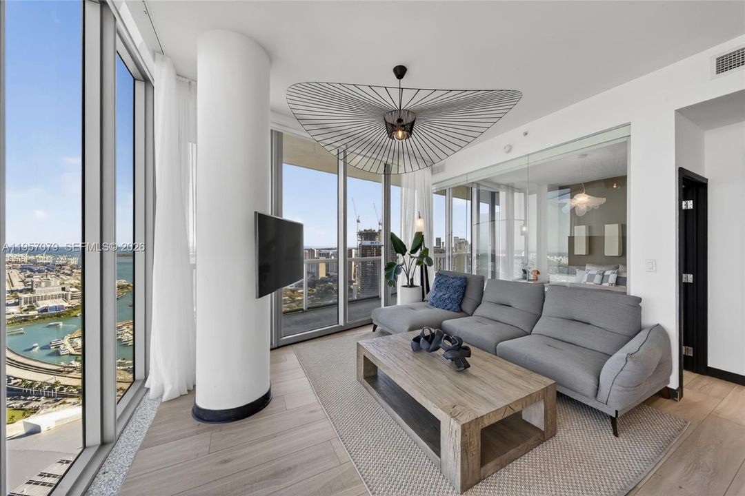 For Sale: $1,470,000 (2 beds, 2 baths, 1333 Square Feet)
