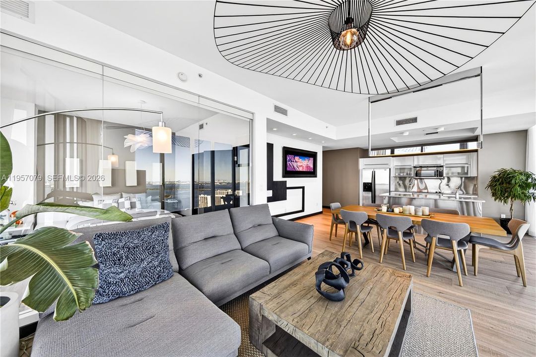 For Sale: $1,470,000 (2 beds, 2 baths, 1333 Square Feet)