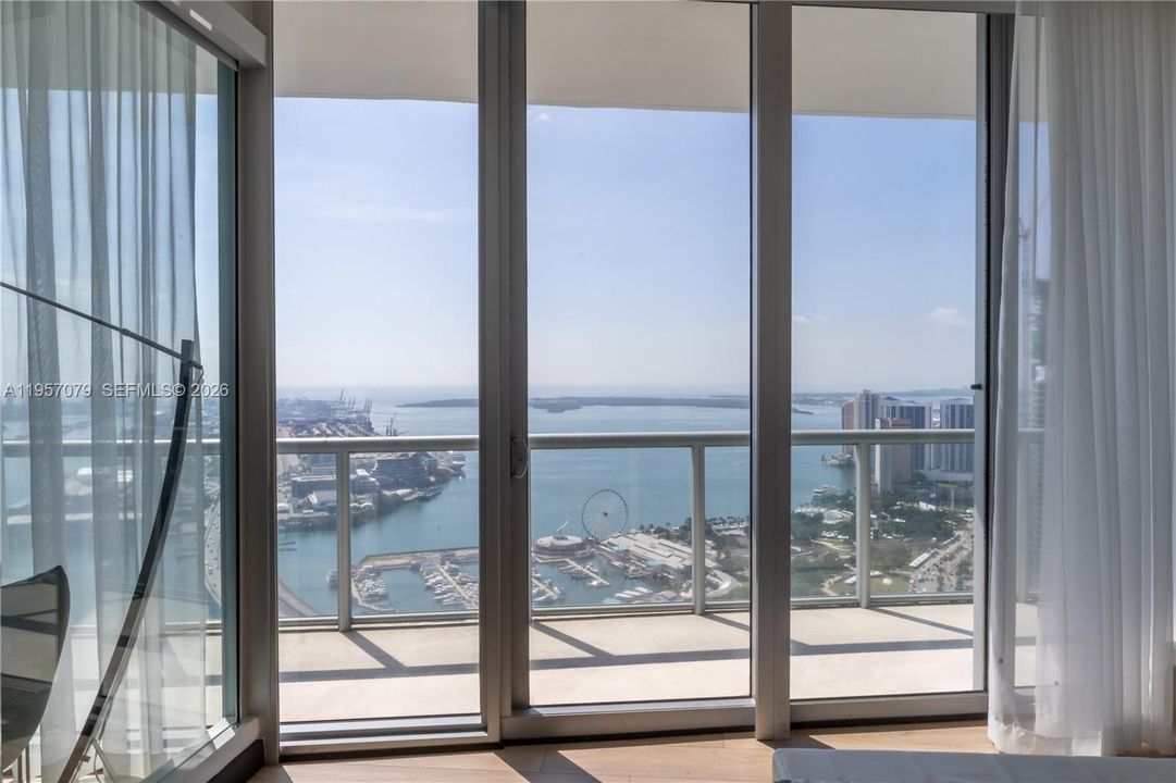 For Sale: $1,470,000 (2 beds, 2 baths, 1333 Square Feet)
