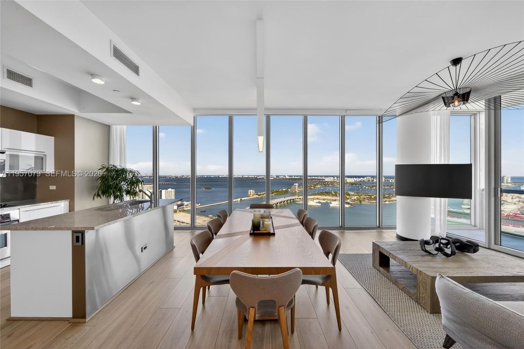 For Sale: $1,470,000 (2 beds, 2 baths, 1333 Square Feet)